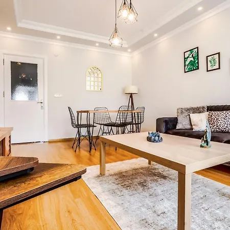 And Spacious Flat In Atasehir * Estambul